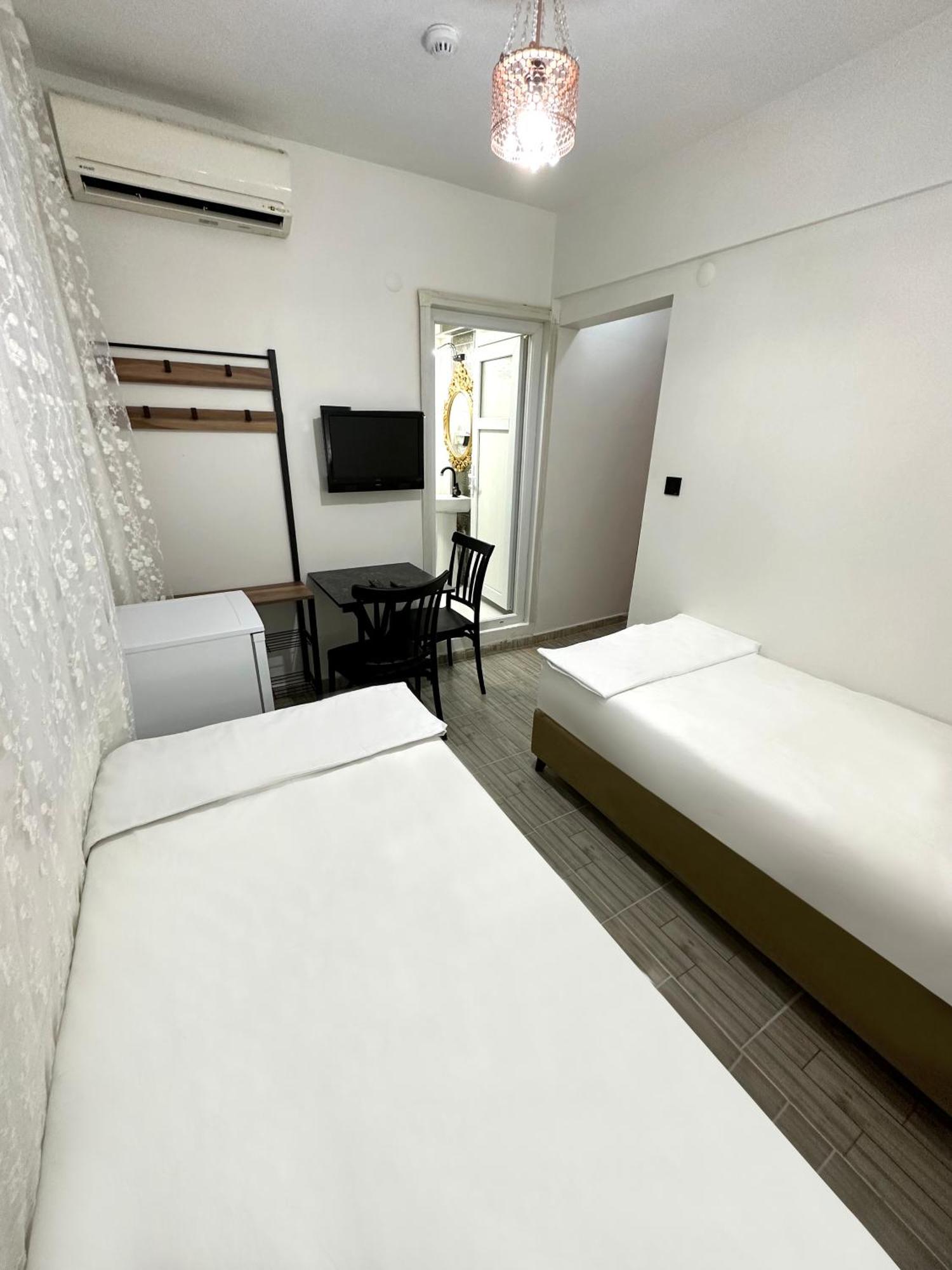 Menesa Hotel Istanbul Exteriör bild